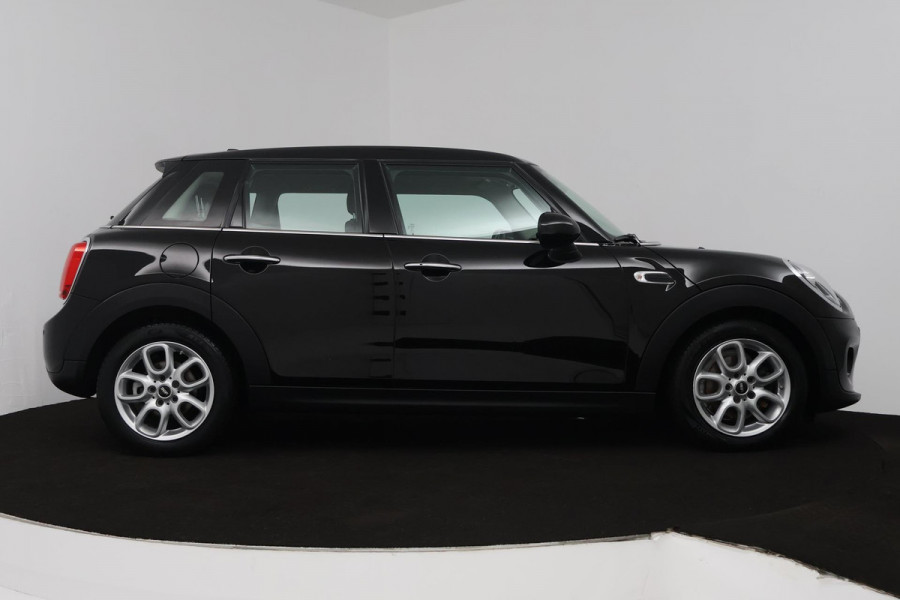 MINI Mini 1.5 One Pepper (NAVIGATIE, PARKEERSENSOREN, CRUISE CONTROL, AUTOMAAT, SFEERVERLICHTING, DEALER ONDERHOUDEN)