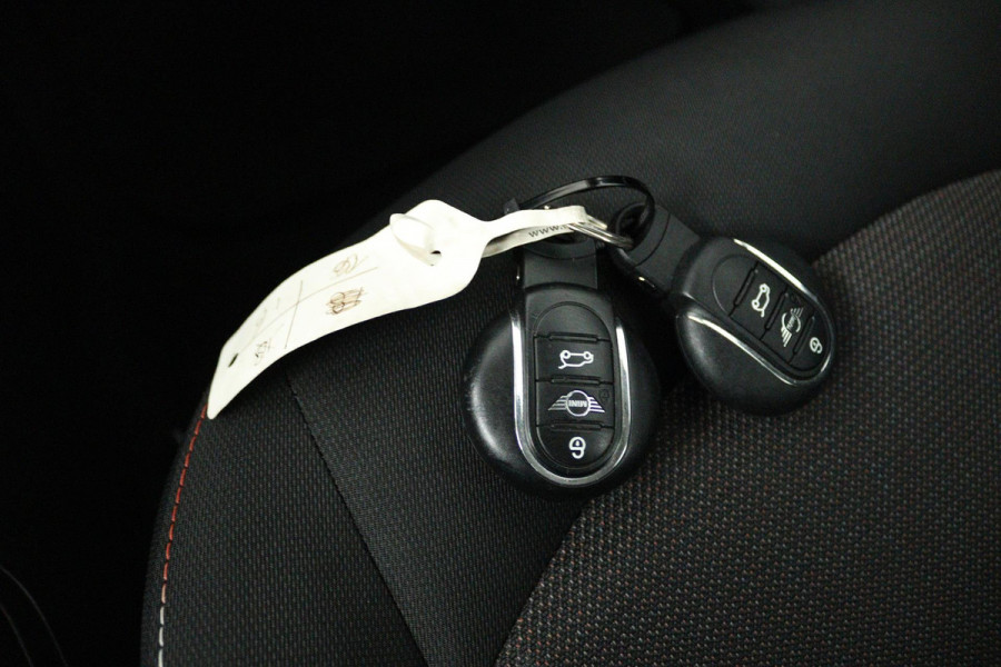 MINI Mini 1.5 One Pepper (NAVIGATIE, PARKEERSENSOREN, CRUISE CONTROL, AUTOMAAT, SFEERVERLICHTING, DEALER ONDERHOUDEN)