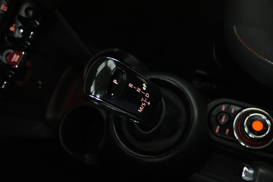 MINI Mini 1.5 One Pepper (NAVIGATIE, PARKEERSENSOREN, CRUISE CONTROL, AUTOMAAT, SFEERVERLICHTING, DEALER ONDERHOUDEN)