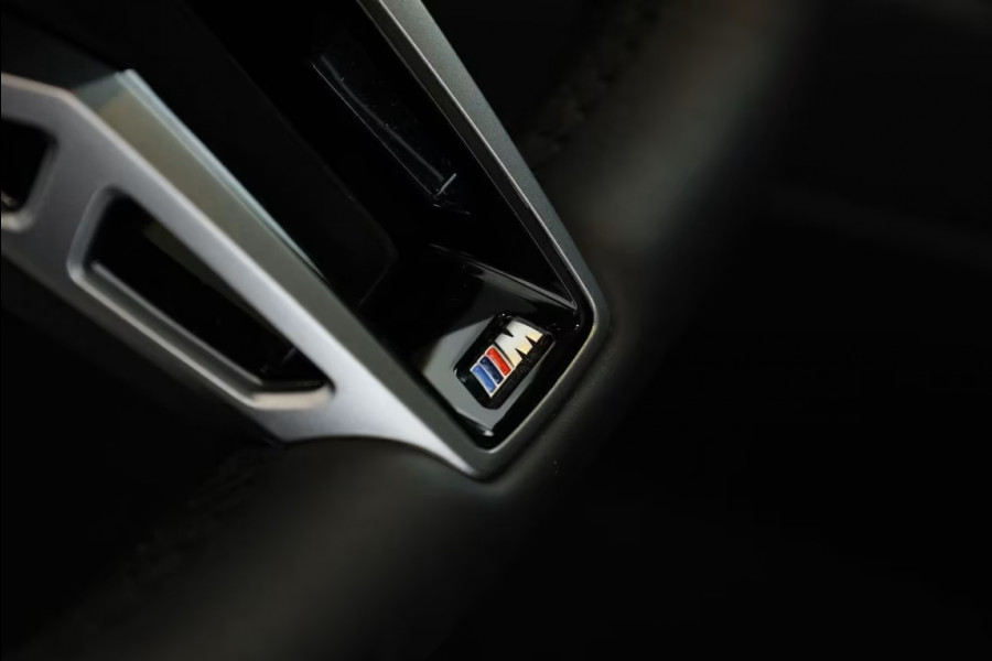 BMW 5 Serie Touring 520dA M-SPORT ** LED, NAVi+, HuD, PANORAMA, 20-inch LMV, DRIV. ASS+ ** 1e EIG - Ex BMW AG - UNFALLFREI ** ** INFORMEER OOK NAAR ONZE AANTREKKELIJKE FINANCIAL-LEASE TARIEVEN **