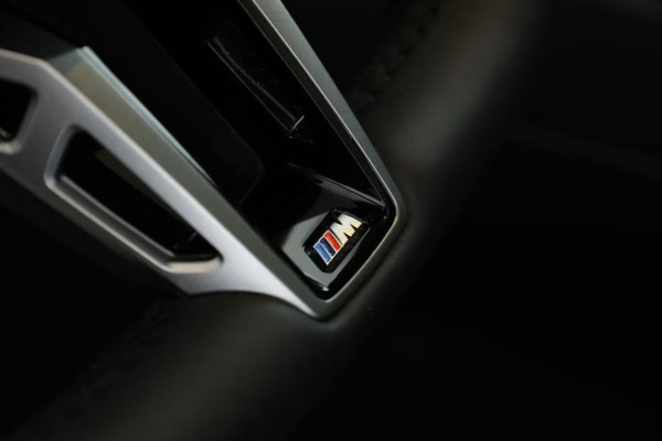 BMW 5 Serie Touring 520dA M-SPORT ** LED, NAVi+, HuD, PANORAMA, 20-inch LMV, DRIV. ASS+ ** 1e EIG - Ex BMW AG - UNFALLFREI ** ** INFORMEER OOK NAAR ONZE AANTREKKELIJKE FINANCIAL-LEASE TARIEVEN **