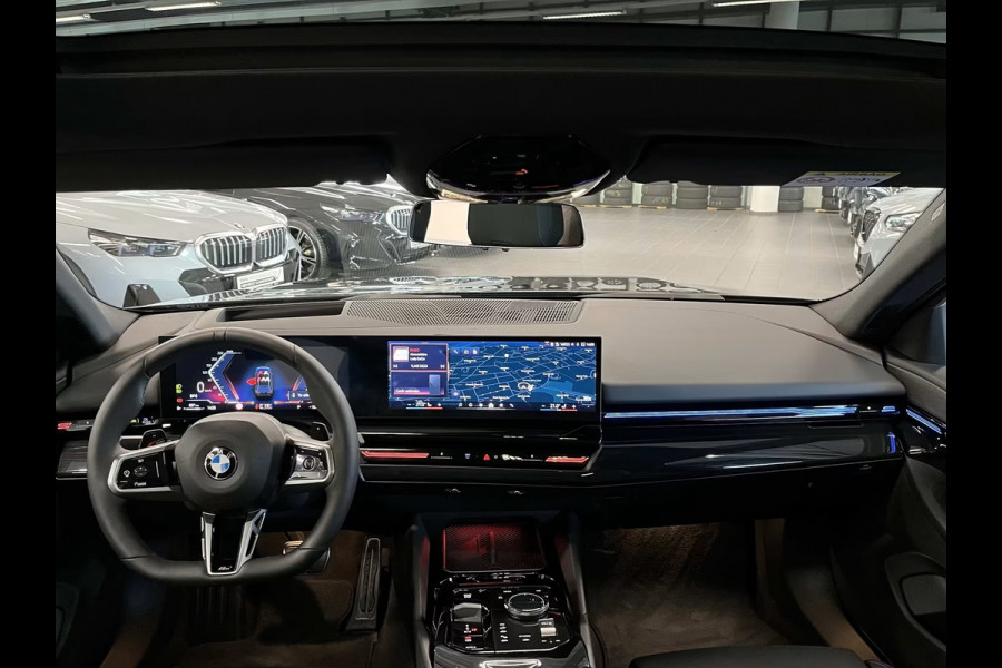 BMW 5 Serie Touring 520dA M-SPORT ** LED, NAVi+, HuD, PANORAMA, 20-inch LMV, DRIV. ASS+ ** 1e EIG - Ex BMW AG - UNFALLFREI ** ** INFORMEER OOK NAAR ONZE AANTREKKELIJKE FINANCIAL-LEASE TARIEVEN **