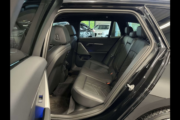 BMW 5 Serie Touring 520dA M-SPORT ** LED, NAVi+, HuD, PANORAMA, 20-inch LMV, DRIV. ASS+ ** 1e EIG - Ex BMW AG - UNFALLFREI ** ** INFORMEER OOK NAAR ONZE AANTREKKELIJKE FINANCIAL-LEASE TARIEVEN **