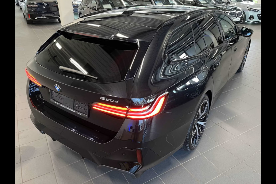 BMW 5 Serie Touring 520dA M-SPORT ** LED, NAVi+, HuD, PANORAMA, 20-inch LMV, DRIV. ASS+ ** 1e EIG - Ex BMW AG - UNFALLFREI ** ** INFORMEER OOK NAAR ONZE AANTREKKELIJKE FINANCIAL-LEASE TARIEVEN **