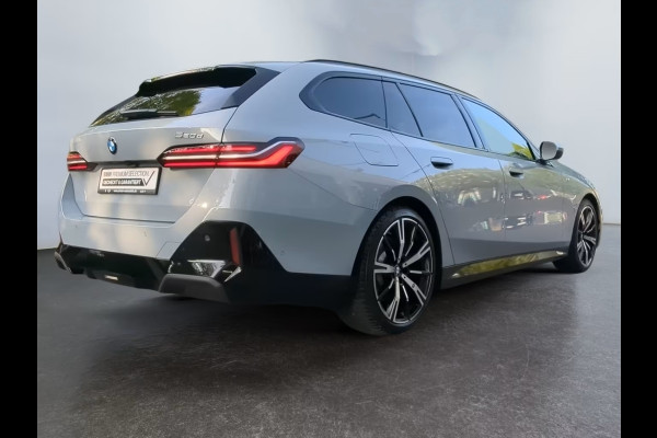 BMW 5 Serie Touring 520dA M-SPORT ** LED, NAVi+, HuD, PANORAMA, 20-inch LMV, DRIV. ASS+ ** 1e EIG - Ex BMW AG - UNFALLFREI ** ** INFORMEER OOK NAAR ONZE AANTREKKELIJKE FINANCIAL-LEASE TARIEVEN ** BMW 5 Serie Touring 520dA M-SPORT ** LED, NAVi+, HuD, PANORAMA, 20-inch LMV, DRIV. ASS+ ** 1e EIG - Ex BMW AG - UNFALLFREI ** ** INFORMEER OOK NAAR ONZE AANTREKKELIJKE FINANCIAL-LEASE TARIEVEN **