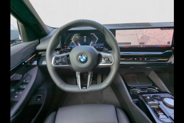 BMW 5 Serie Touring 520dA M-SPORT ** LED, NAVi+, HuD, PANORAMA, 20-inch LMV, DRIV. ASS+ ** 1e EIG - Ex BMW AG - UNFALLFREI ** ** INFORMEER OOK NAAR ONZE AANTREKKELIJKE FINANCIAL-LEASE TARIEVEN ** BMW 5 Serie Touring 520dA M-SPORT ** LED, NAVi+, HuD, PANORAMA, 20-inch LMV, DRIV. ASS+ ** 1e EIG - Ex BMW AG - UNFALLFREI ** ** INFORMEER OOK NAAR ONZE AANTREKKELIJKE FINANCIAL-LEASE TARIEVEN **