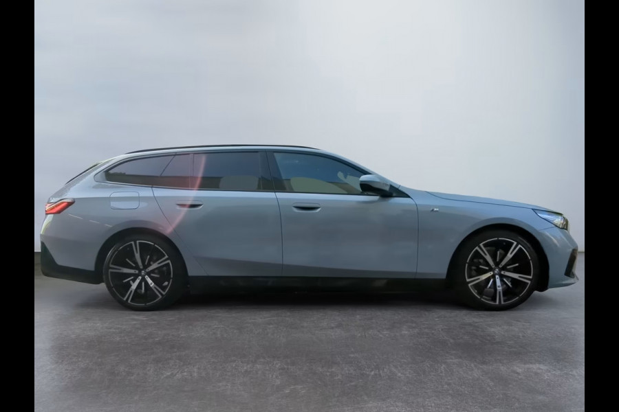 BMW 5 Serie Touring 520dA M-SPORT ** LED, NAVi+, HuD, PANORAMA, 20-inch LMV, DRIV. ASS+ ** 1e EIG - Ex BMW AG - UNFALLFREI ** ** INFORMEER OOK NAAR ONZE AANTREKKELIJKE FINANCIAL-LEASE TARIEVEN ** BMW 5 Serie Touring 520dA M-SPORT ** LED, NAVi+, HuD, PANORAMA, 20-inch LMV, DRIV. ASS+ ** 1e EIG - Ex BMW AG - UNFALLFREI ** ** INFORMEER OOK NAAR ONZE AANTREKKELIJKE FINANCIAL-LEASE TARIEVEN **