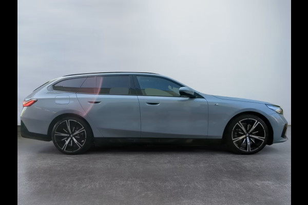 BMW 5 Serie Touring 520dA M-SPORT ** LED, NAVi+, HuD, PANORAMA, 20-inch LMV, DRIV. ASS+ ** 1e EIG - Ex BMW AG - UNFALLFREI ** ** INFORMEER OOK NAAR ONZE AANTREKKELIJKE FINANCIAL-LEASE TARIEVEN ** BMW 5 Serie Touring 520dA M-SPORT ** LED, NAVi+, HuD, PANORAMA, 20-inch LMV, DRIV. ASS+ ** 1e EIG - Ex BMW AG - UNFALLFREI ** ** INFORMEER OOK NAAR ONZE AANTREKKELIJKE FINANCIAL-LEASE TARIEVEN **