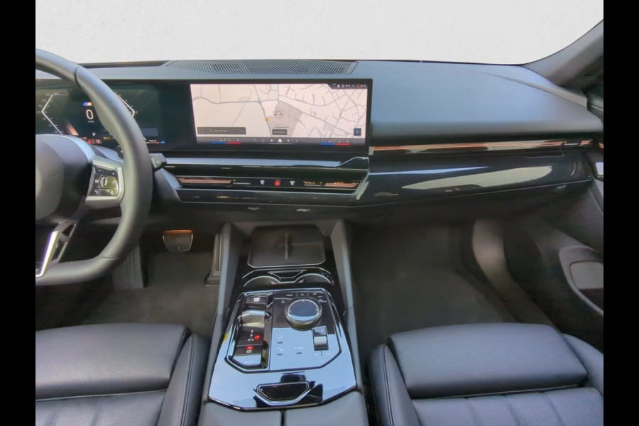 BMW 5 Serie Touring 520dA M-SPORT ** LED, NAVi+, HuD, PANORAMA, 20-inch LMV, DRIV. ASS+ ** 1e EIG - Ex BMW AG - UNFALLFREI ** ** INFORMEER OOK NAAR ONZE AANTREKKELIJKE FINANCIAL-LEASE TARIEVEN ** BMW 5 Serie Touring 520dA M-SPORT ** LED, NAVi+, HuD, PANORAMA, 20-inch LMV, DRIV. ASS+ ** 1e EIG - Ex BMW AG - UNFALLFREI ** ** INFORMEER OOK NAAR ONZE AANTREKKELIJKE FINANCIAL-LEASE TARIEVEN **