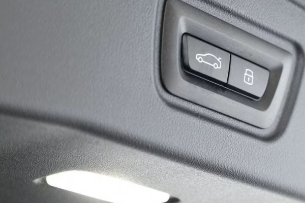 BMW 5 Serie Touring 520dA M-SPORT ** LED, NAVi+, HuD, PANORAMA, 20-inch LMV, DRIV. ASS+ ** 1e EIG - Ex BMW AG - UNFALLFREI ** ** INFORMEER OOK NAAR ONZE AANTREKKELIJKE FINANCIAL-LEASE TARIEVEN ** BMW 5 Serie Touring 520dA M-SPORT ** LED, NAVi+, HuD, PANORAMA, 20-inch LMV, DRIV. ASS+ ** 1e EIG - Ex BMW AG - UNFALLFREI ** ** INFORMEER OOK NAAR ONZE AANTREKKELIJKE FINANCIAL-LEASE TARIEVEN **