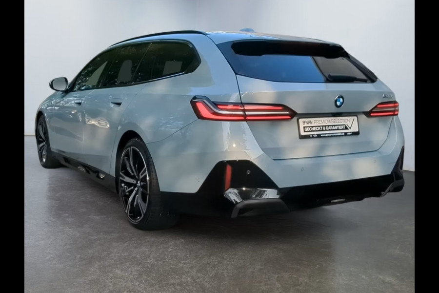 BMW 5 Serie Touring 520dA M-SPORT ** LED, NAVi+, HuD, PANORAMA, 20-inch LMV, DRIV. ASS+ ** 1e EIG - Ex BMW AG - UNFALLFREI ** ** INFORMEER OOK NAAR ONZE AANTREKKELIJKE FINANCIAL-LEASE TARIEVEN ** BMW 5 Serie Touring 520dA M-SPORT ** LED, NAVi+, HuD, PANORAMA, 20-inch LMV, DRIV. ASS+ ** 1e EIG - Ex BMW AG - UNFALLFREI ** ** INFORMEER OOK NAAR ONZE AANTREKKELIJKE FINANCIAL-LEASE TARIEVEN **