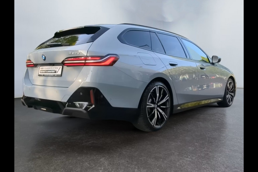 BMW 5 Serie Touring 520dA M-SPORT ** LED, NAVi+, HuD, PANORAMA, 20-inch LMV, DRIV. ASS+ ** 1e EIG - Ex BMW AG - UNFALLFREI ** ** INFORMEER OOK NAAR ONZE AANTREKKELIJKE FINANCIAL-LEASE TARIEVEN ** BMW 5 Serie Touring 520dA M-SPORT ** LED, NAVi+, HuD, PANORAMA, 20-inch LMV, DRIV. ASS+ ** 1e EIG - Ex BMW AG - UNFALLFREI ** ** INFORMEER OOK NAAR ONZE AANTREKKELIJKE FINANCIAL-LEASE TARIEVEN **