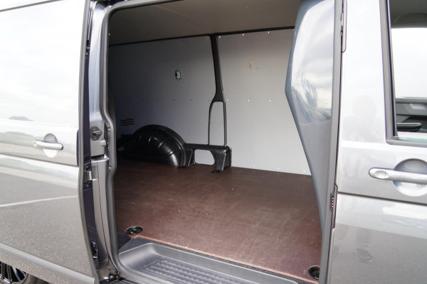 Volkswagen Transporter 2.0 TDI L2H3 DSG-Aut. / Leder / Virtual Cockpit / Navi / Black style sportpakket!