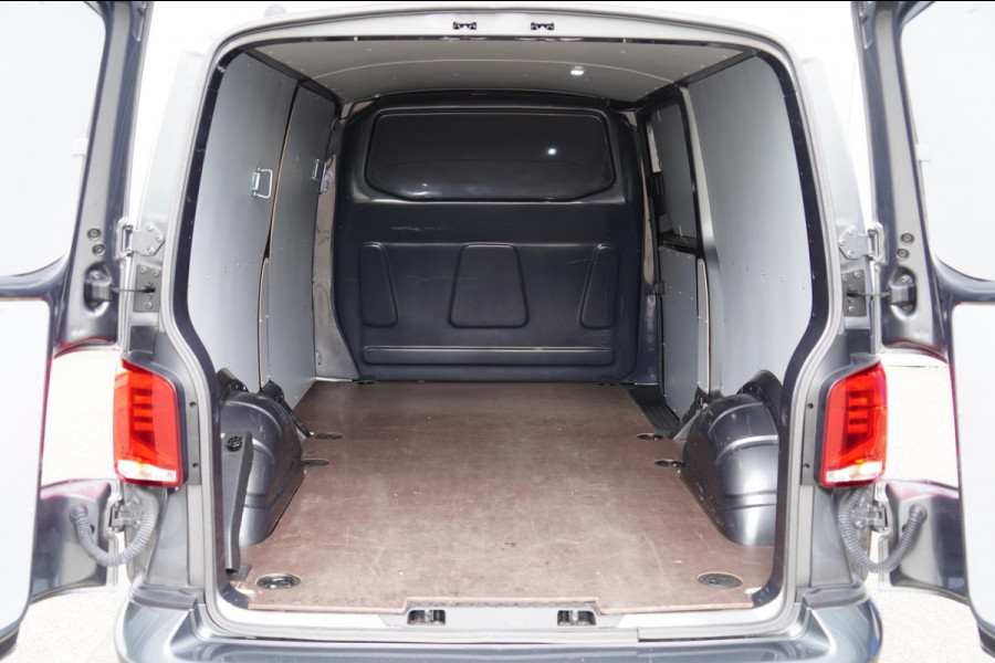 Volkswagen Transporter 2.0 TDI L2H3 DSG-Aut. / Leder / Virtual Cockpit / Navi / Black style sportpakket!