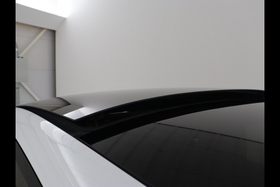 Ford Fiesta 1.0 EcoBoost ST-Line | Panoramadak | Stoel & stuurverwarming | Camera | Carplay | Navigatie | Airco | Climate control