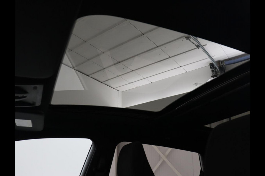 Ford Fiesta 1.0 EcoBoost ST-Line | Panoramadak | Stoel & stuurverwarming | Camera | Carplay | Navigatie | Airco | Climate control