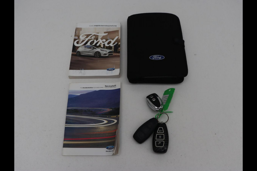 Ford Fiesta 1.0 EcoBoost ST-Line | Panoramadak | Stoel & stuurverwarming | Camera | Carplay | Navigatie | Airco | Climate control