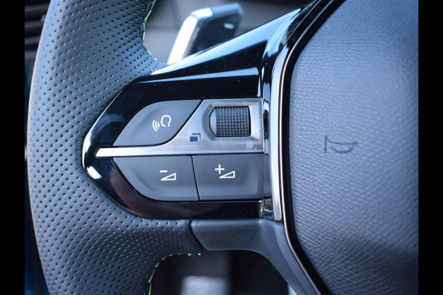 Peugeot 2008 1.2 Hybrid 145 GT 8 JAAR GARANTIE | SCHUIFDAK | ALCANTARA | ACHTERUITRIJCAMERA MET SENSOREN | NAVIGATIE & CARPLAY | E.C.C. |