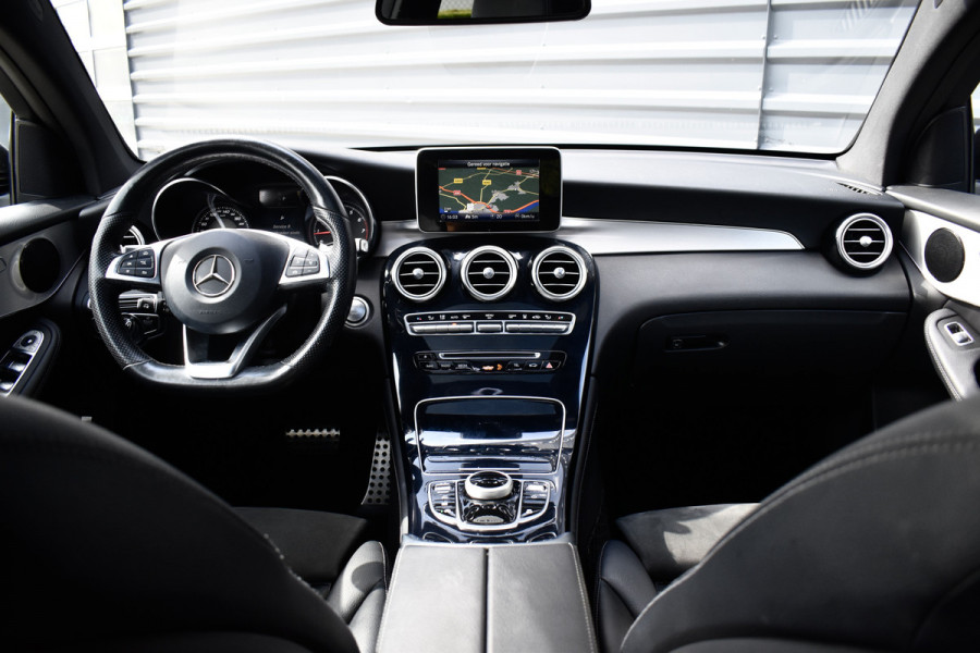 Mercedes-Benz GLC Coupé 250 4MATIC AMG Night Pakket | Schuif/Kanteldak | ACC | Camera | Treeplanken |