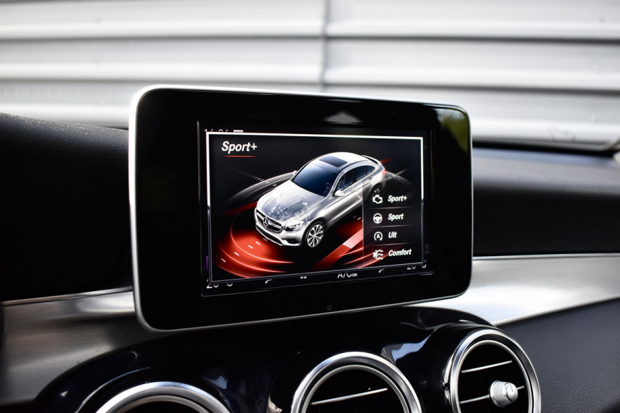 Mercedes-Benz GLC Coupé 250 4MATIC AMG Night Pakket | Schuif/Kanteldak | ACC | Camera | Treeplanken |