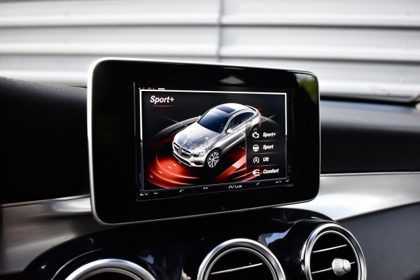 Mercedes-Benz GLC Coupé 250 4MATIC AMG Night Pakket | Schuif/Kanteldak | ACC | Camera | Treeplanken |