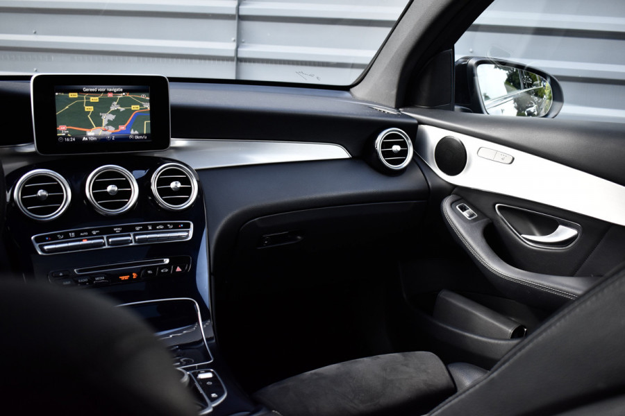 Mercedes-Benz GLC Coupé 250 4MATIC AMG Night Pakket | Schuif/Kanteldak | ACC | Camera | Treeplanken |