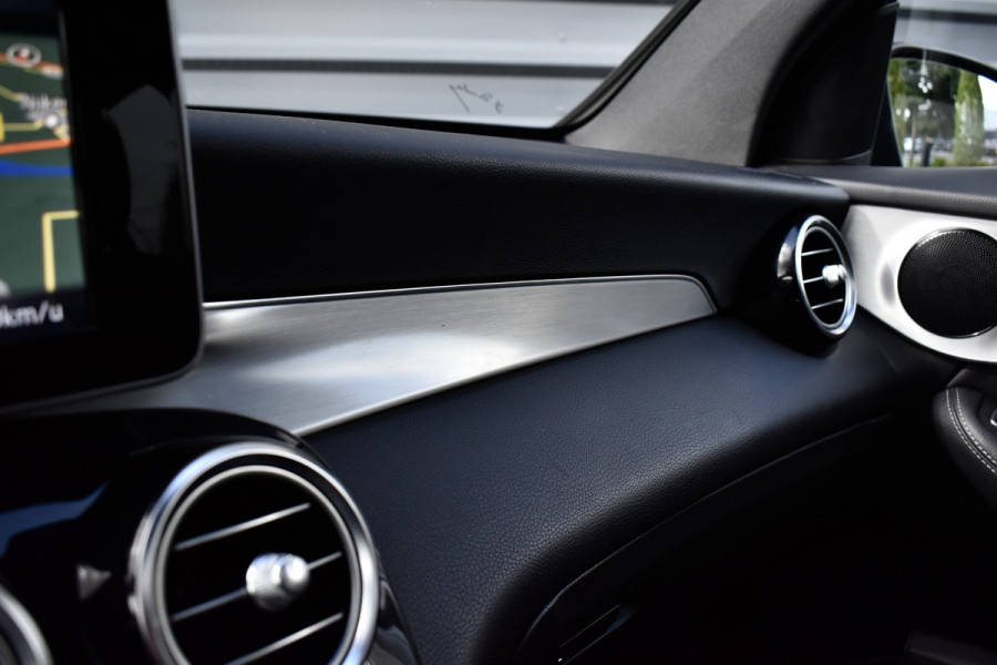 Mercedes-Benz GLC Coupé 250 4MATIC AMG Night Pakket | Schuif/Kanteldak | ACC | Camera | Treeplanken |