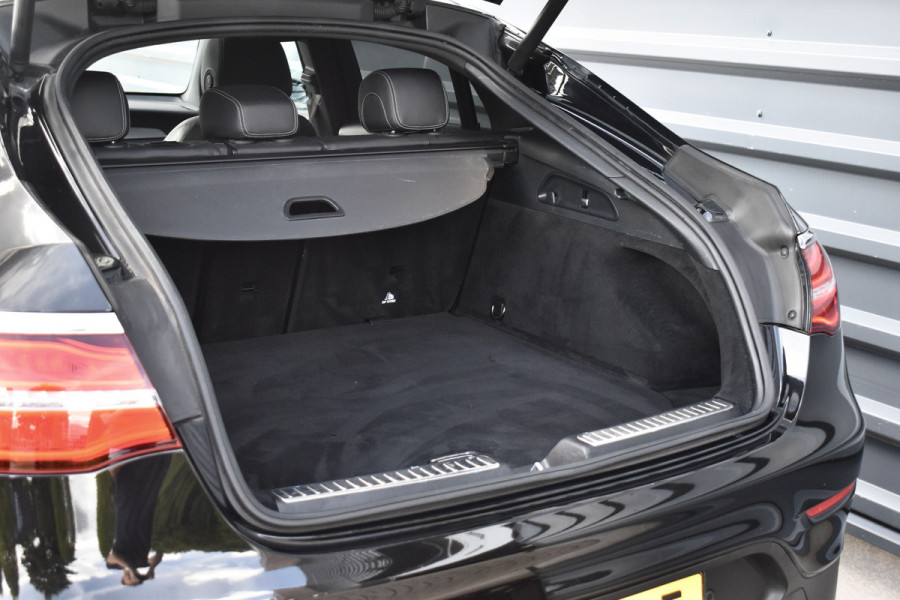 Mercedes-Benz GLC Coupé 250 4MATIC AMG Night Pakket | Schuif/Kanteldak | ACC | Camera | Treeplanken |