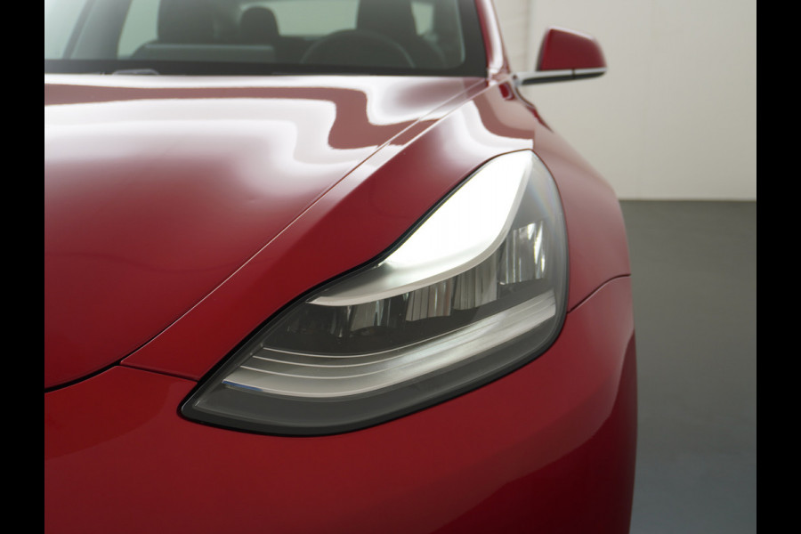 Tesla Model 3 Long Range AWD 75kWh 463PK **Trekhaak**  SOH 89% Lmv FSD-3 Computer Premium Audio AutoPilot Panoramadak Camera's Leer Adaptive-C 4WD Stoel en achterbank verwarming Elektr.Stoelen+Memory+Easy-Entry WiFi 1e Eigenaar Origineel Nederlandse Auto Garantie op Accu/Motor tot 29-06-2028/192.000km