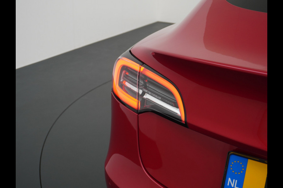 Tesla Model 3 Long Range AWD 75kWh 463PK **Trekhaak**  SOH 89% Lmv FSD-3 Computer Premium Audio AutoPilot Panoramadak Camera's Leer Adaptive-C 4WD Stoel en achterbank verwarming Elektr.Stoelen+Memory+Easy-Entry WiFi 1e Eigenaar Origineel Nederlandse Auto Garantie op Accu/Motor tot 29-06-2028/192.000km
