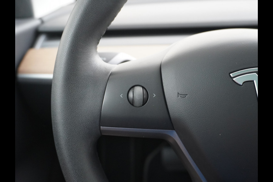 Tesla Model 3 Long Range AWD 75kWh 463PK **Trekhaak**  SOH 89% Lmv FSD-3 Computer Premium Audio AutoPilot Panoramadak Camera's Leer Adaptive-C 4WD Stoel en achterbank verwarming Elektr.Stoelen+Memory+Easy-Entry WiFi 1e Eigenaar Origineel Nederlandse Auto Garantie op Accu/Motor tot 29-06-2028/192.000km