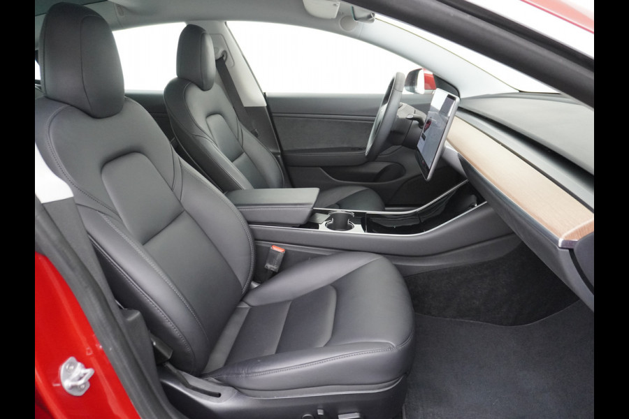 Tesla Model 3 Long Range AWD 75kWh 463PK **Trekhaak**  SOH 89% Lmv FSD-3 Computer Premium Audio AutoPilot Panoramadak Camera's Leer Adaptive-C 4WD Stoel en achterbank verwarming Elektr.Stoelen+Memory+Easy-Entry WiFi 1e Eigenaar Origineel Nederlandse Auto Garantie op Accu/Motor tot 29-06-2028/192.000km