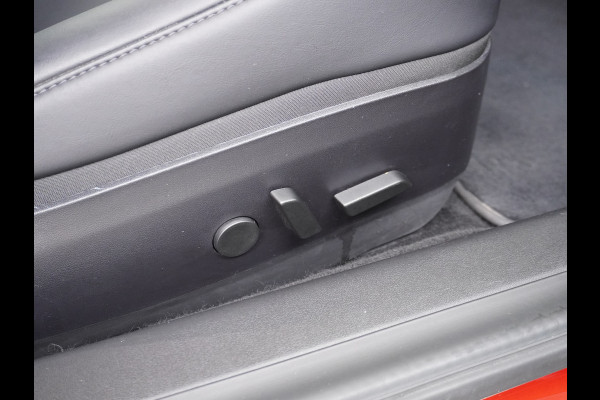 Tesla Model 3 Long Range AWD 75kWh 463PK **Trekhaak**  SOH 89% Lmv FSD-3 Computer Premium Audio AutoPilot Panoramadak Camera's Leer Adaptive-C 4WD Stoel en achterbank verwarming Elektr.Stoelen+Memory+Easy-Entry WiFi 1e Eigenaar Origineel Nederlandse Auto Garantie op Accu/Motor tot 29-06-2028/192.000km