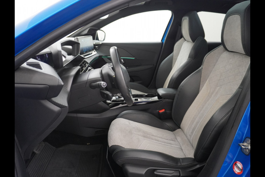 Peugeot e-208 EV GT 50kWh SOH 90% Panorama-dak Trekhaak Apple Carplay 360°CameraAndroid Navi Ecc Cruise Control DAB Pdc Stoelverwarming Sportstoelen Led Lmv 17" Privacy Glas Bluetooth Led Connected Apps