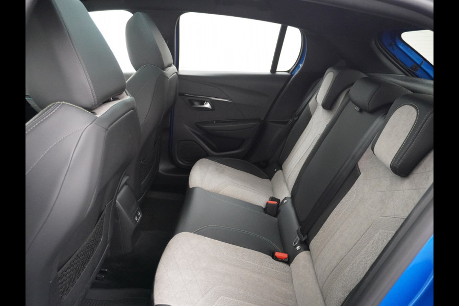 Peugeot e-208 EV GT 50kWh SOH 90% Panorama-dak Trekhaak Apple Carplay 360°CameraAndroid Navi Ecc Cruise Control DAB Pdc Stoelverwarming Sportstoelen Led Lmv 17" Privacy Glas Bluetooth Led Connected Apps