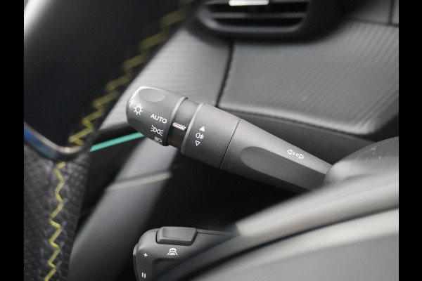 Peugeot e-208 EV GT 50kWh SOH 90% Panorama-dak Trekhaak Apple Carplay 360°CameraAndroid Navi Ecc Cruise Control DAB Pdc Stoelverwarming Sportstoelen Led Lmv 17" Privacy Glas Bluetooth Led Connected Apps