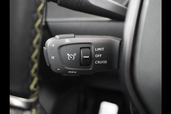 Peugeot e-208 EV GT 50kWh SOH 90% Panorama-dak Trekhaak Apple Carplay 360°CameraAndroid Navi Ecc Cruise Control DAB Pdc Stoelverwarming Sportstoelen Led Lmv 17" Privacy Glas Bluetooth Led Connected Apps