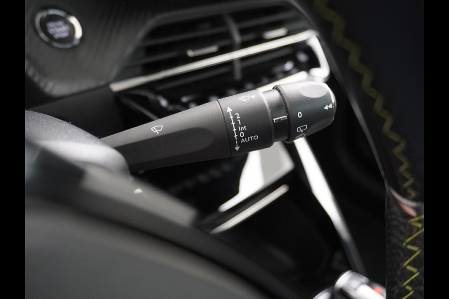 Peugeot e-208 EV GT 50kWh SOH 90% Panorama-dak Trekhaak Apple Carplay 360°CameraAndroid Navi Ecc Cruise Control DAB Pdc Stoelverwarming Sportstoelen Led Lmv 17" Privacy Glas Bluetooth Led Connected Apps