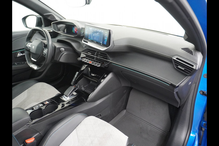 Peugeot e-208 EV GT 50kWh SOH 90% Panorama-dak Trekhaak Apple Carplay 360°CameraAndroid Navi Ecc Cruise Control DAB Pdc Stoelverwarming Sportstoelen Led Lmv 17" Privacy Glas Bluetooth Led Connected Apps