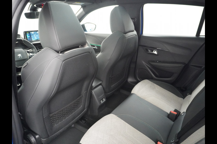 Peugeot e-208 EV GT 50kWh SOH 90% Panorama-dak Trekhaak Apple Carplay 360°CameraAndroid Navi Ecc Cruise Control DAB Pdc Stoelverwarming Sportstoelen Led Lmv 17" Privacy Glas Bluetooth Led Connected Apps