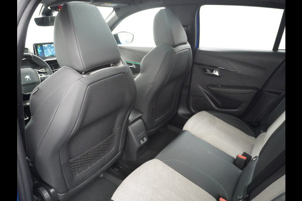 Peugeot e-208 EV GT 50kWh SOH 90% Panorama-dak Trekhaak Apple Carplay 360°CameraAndroid Navi Ecc Cruise Control DAB Pdc Stoelverwarming Sportstoelen Led Lmv 17" Privacy Glas Bluetooth Led Connected Apps