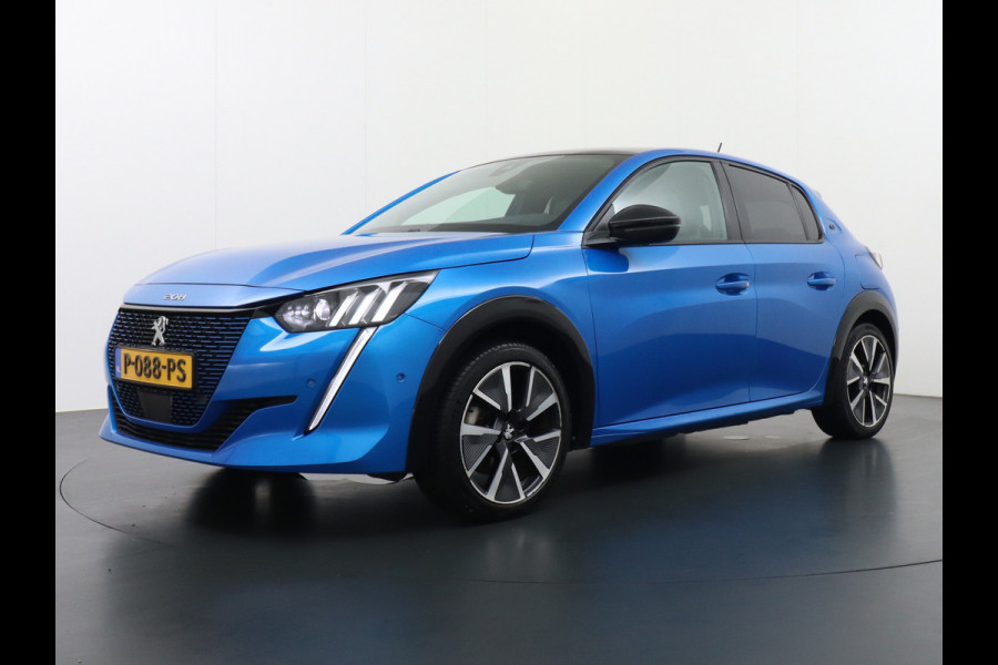 Peugeot e-208 EV GT 50kWh SOH 90% Panorama-dak Trekhaak Apple Carplay 360°CameraAndroid Navi Ecc Cruise Control DAB Pdc Stoelverwarming Sportstoelen Led Lmv 17" Privacy Glas Bluetooth Led Connected Apps