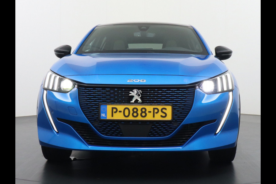 Peugeot e-208 EV GT 50kWh SOH 90% Panorama-dak Trekhaak Apple Carplay 360°CameraAndroid Navi Ecc Cruise Control DAB Pdc Stoelverwarming Sportstoelen Led Lmv 17" Privacy Glas Bluetooth Led Connected Apps