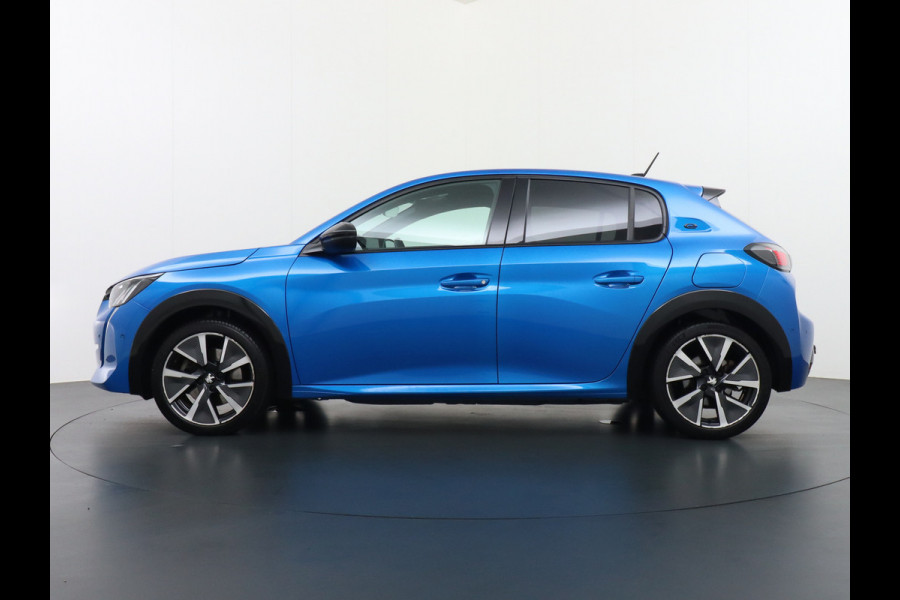 Peugeot e-208 EV GT 50kWh SOH 90% Panorama-dak Trekhaak Apple Carplay 360°CameraAndroid Navi Ecc Cruise Control DAB Pdc Stoelverwarming Sportstoelen Led Lmv 17" Privacy Glas Bluetooth Led Connected Apps
