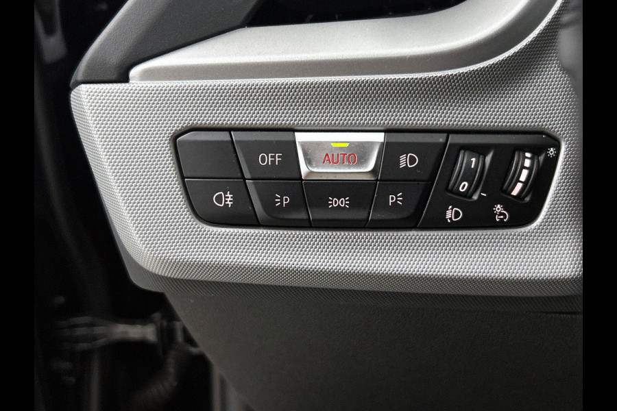 BMW 1-serie 116i Business Edition Plus CARPLAY STOF-LEDER NAVI