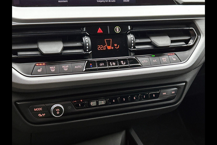 BMW 1-serie 116i Business Edition Plus CARPLAY STOF-LEDER NAVI