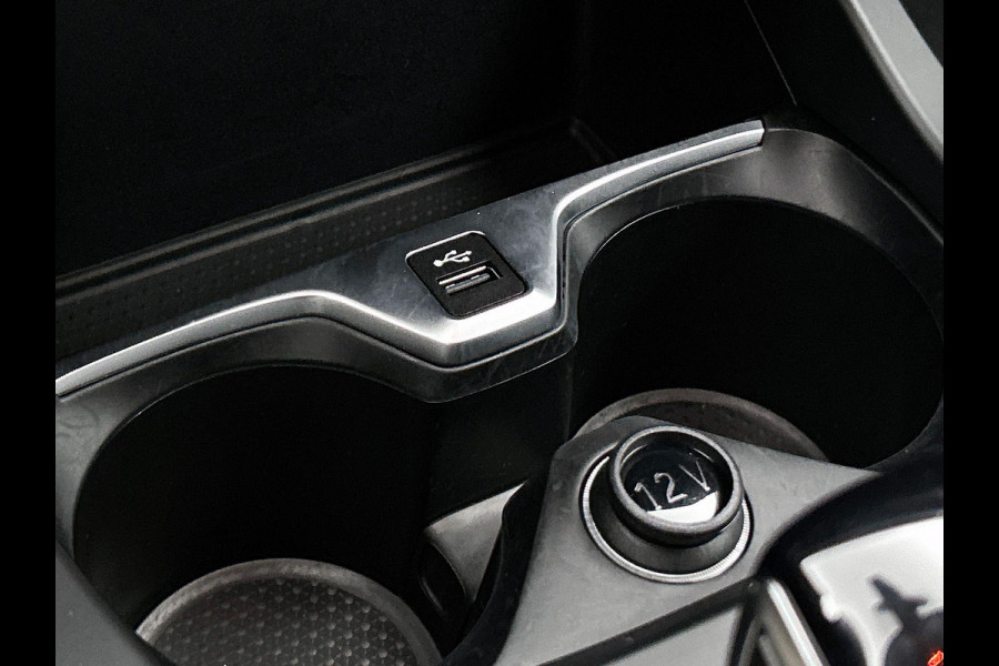 BMW 1-serie 116i Business Edition Plus CARPLAY STOF-LEDER NAVI