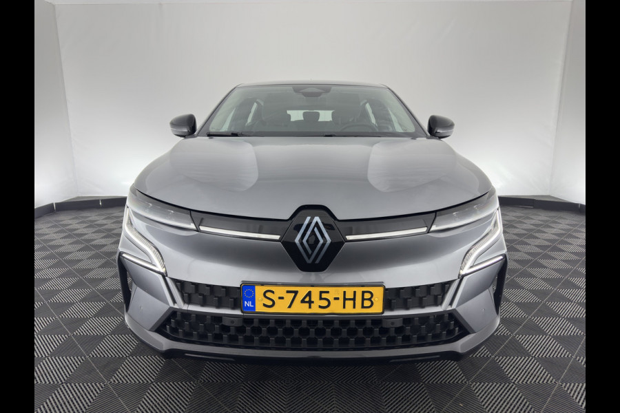 Renault Mégane E-Tech EV60 Optimum Charge Evolution [ 3-Fase ] {SOH-92%} (INCL-BTW) Aut *FULL-LED | DIGI-COCKPIT | NAVI-FULLMAP | CAMERA | COMFORT-SEATS | KEYLESS | ECC | PDC | CRUISE | DAB | CARPLAY | SHIFT-PADDLES | LANE-ASSIST | 18''ALU*