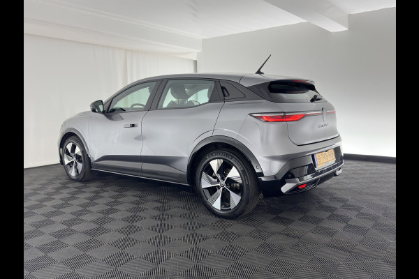 Renault Mégane E-Tech EV60 Optimum Charge Evolution [ 3-Fase ] {SOH-92%} (INCL-BTW) Aut *FULL-LED | DIGI-COCKPIT | NAVI-FULLMAP | CAMERA | COMFORT-SEATS | KEYLESS | ECC | PDC | CRUISE | DAB | CARPLAY | SHIFT-PADDLES | LANE-ASSIST | 18''ALU*