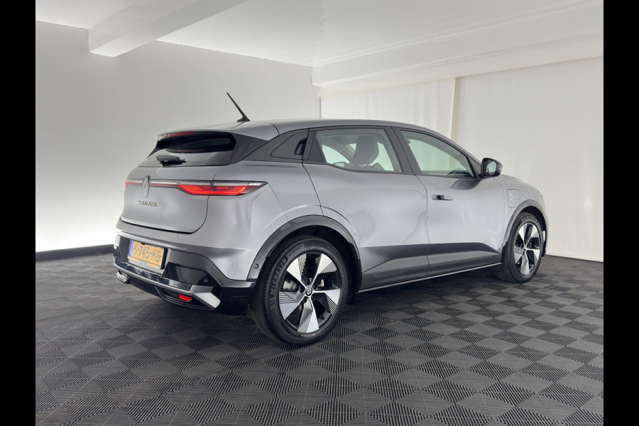 Renault Mégane E-Tech EV60 Optimum Charge Evolution [ 3-Fase ] {SOH-92%} (INCL-BTW) Aut *FULL-LED | DIGI-COCKPIT | NAVI-FULLMAP | CAMERA | COMFORT-SEATS | KEYLESS | ECC | PDC | CRUISE | DAB | CARPLAY | SHIFT-PADDLES | LANE-ASSIST | 18''ALU*